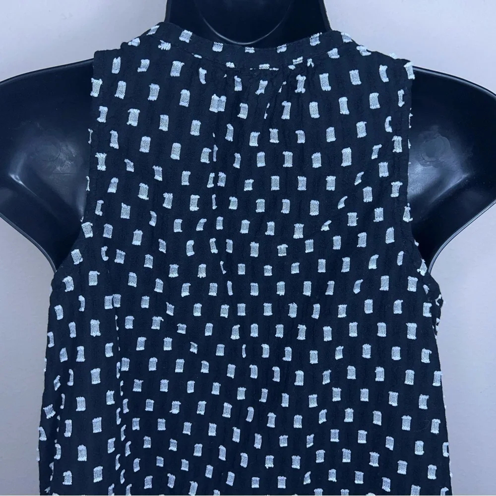 XS OLD NAVY BLACK GREY WHITE CHECKERED SLEEVELESS TOP BLOUSE TANK